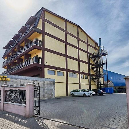 Hotel Adriano Brăila Exteriér fotografie