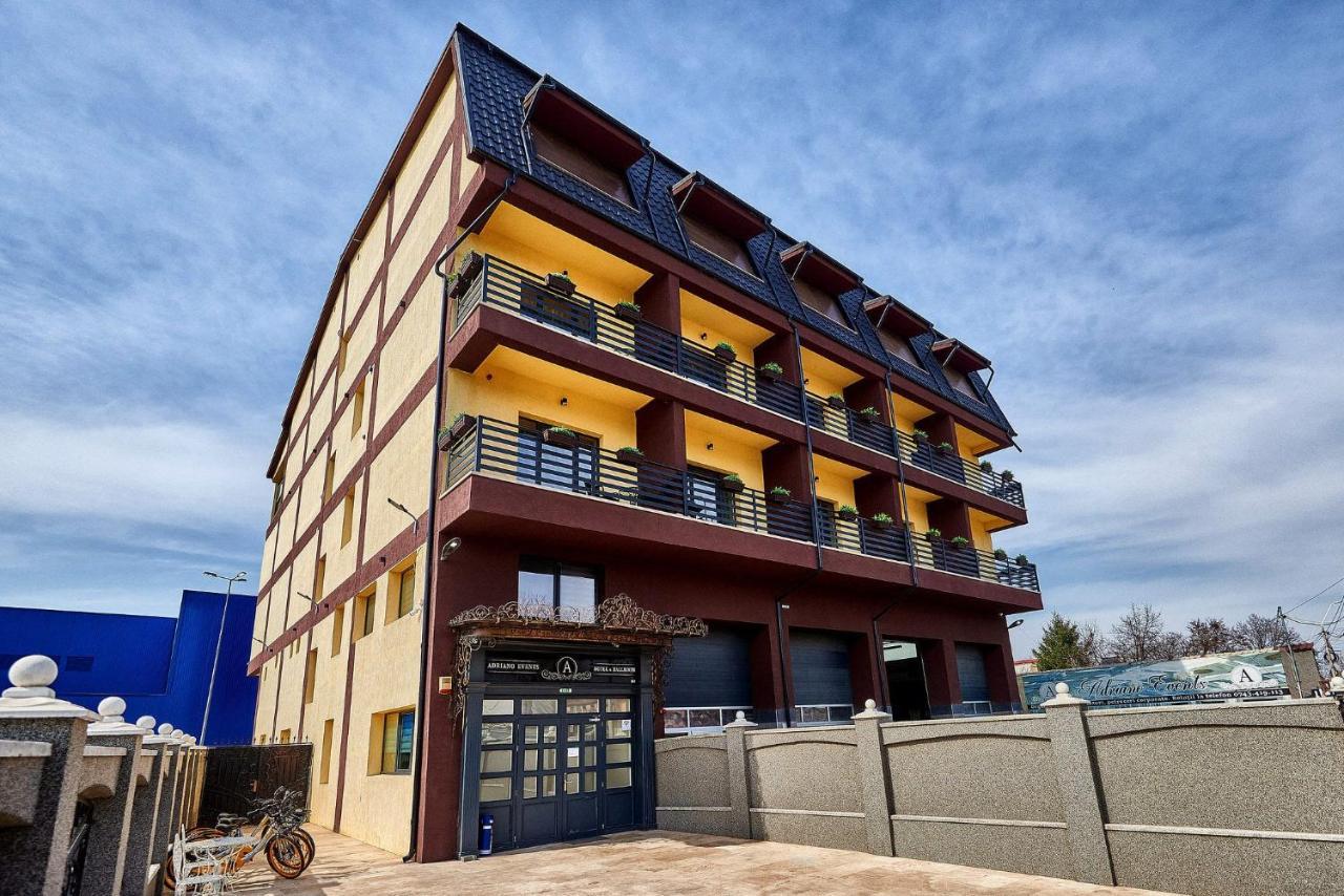 Hotel Adriano Brăila Exteriér fotografie