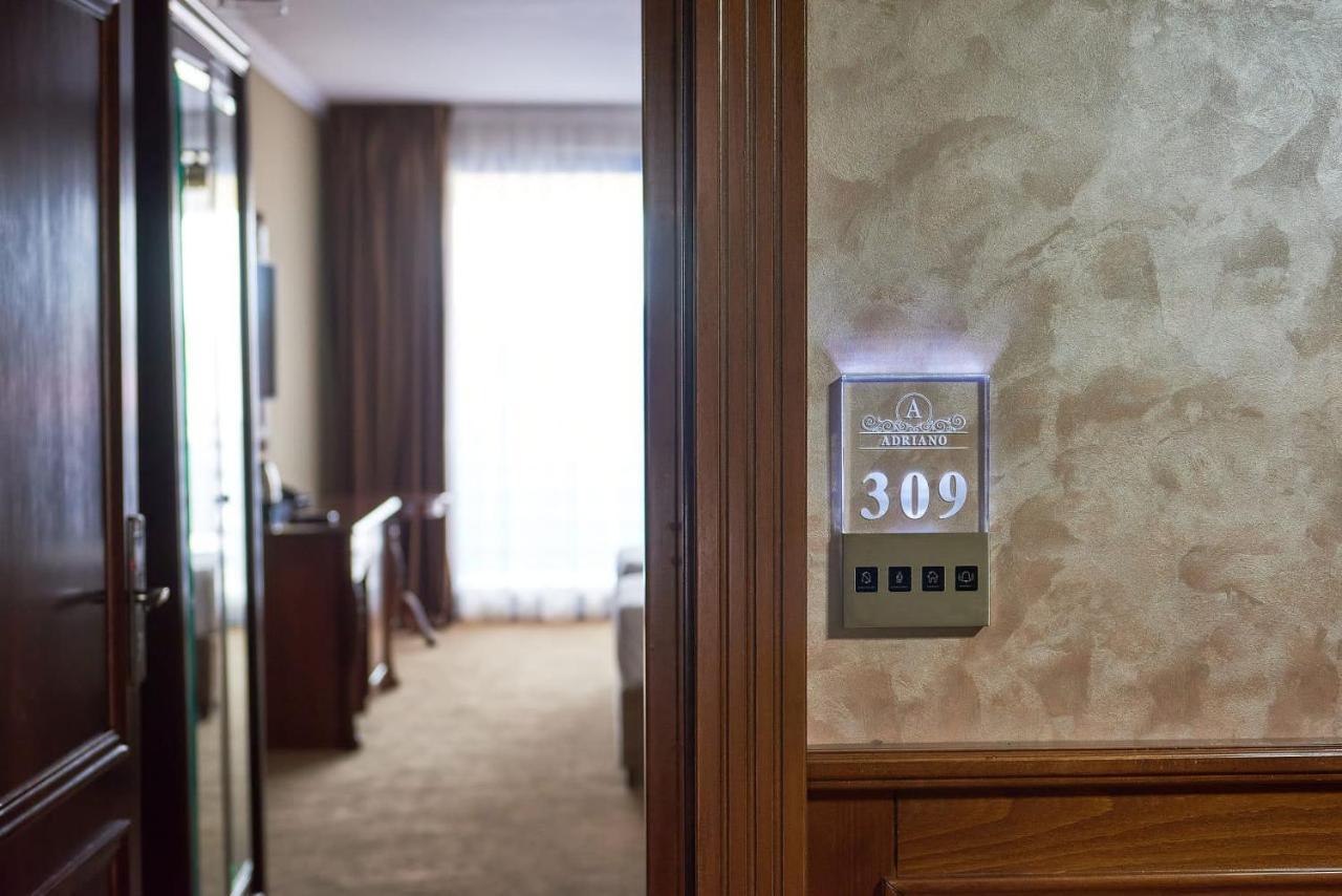Hotel Adriano Brăila Exteriér fotografie