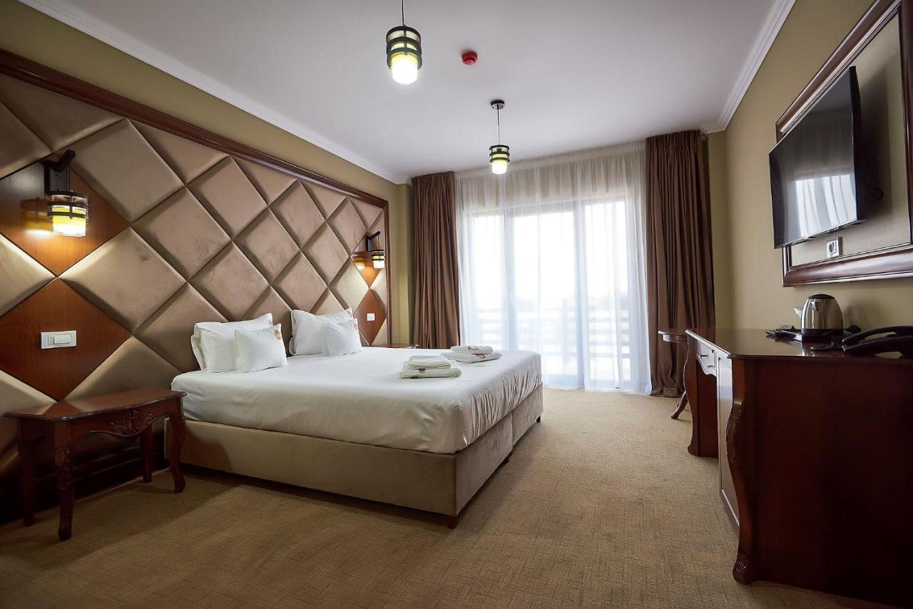 Hotel Adriano Brăila Exteriér fotografie