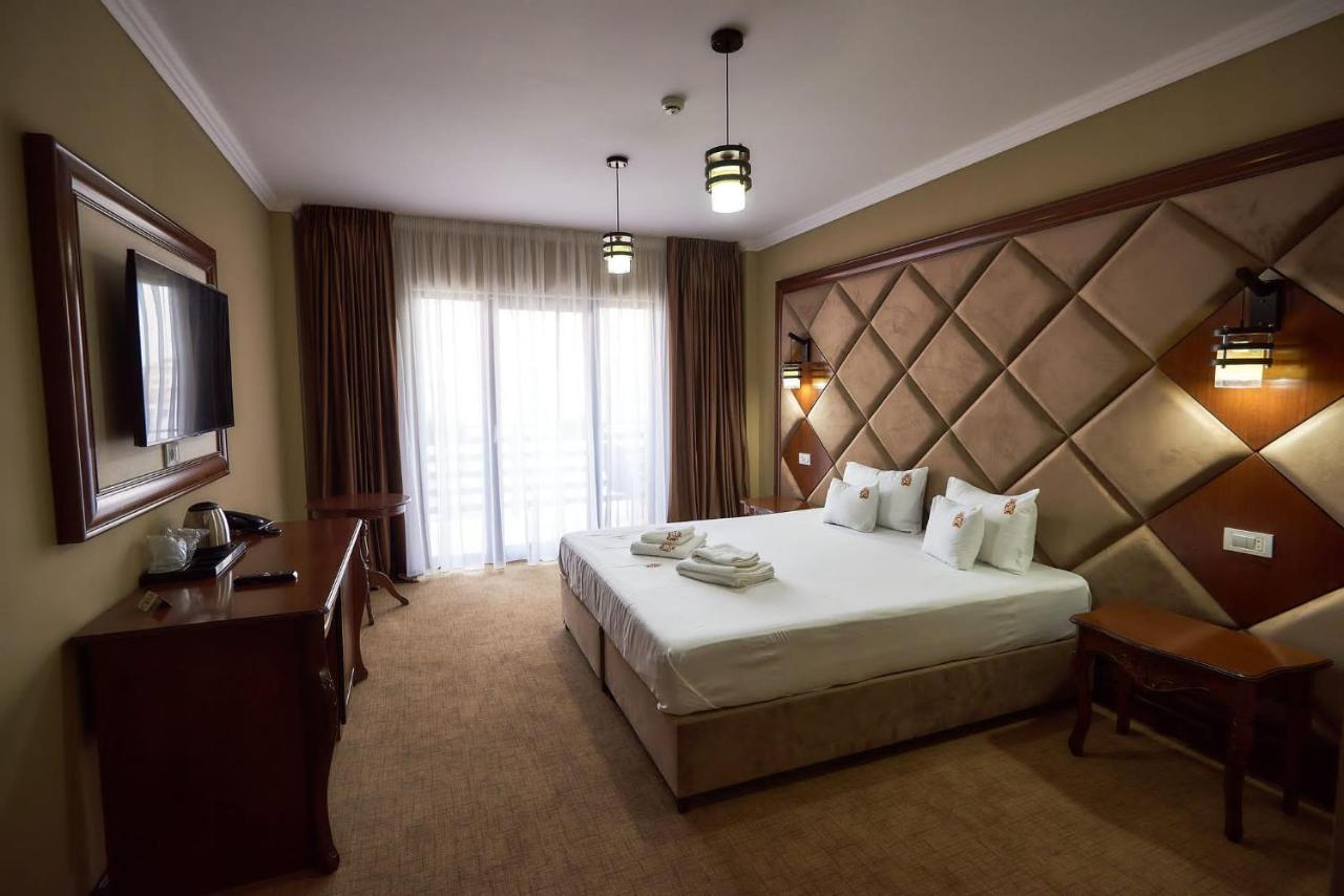 Hotel Adriano Brăila Exteriér fotografie