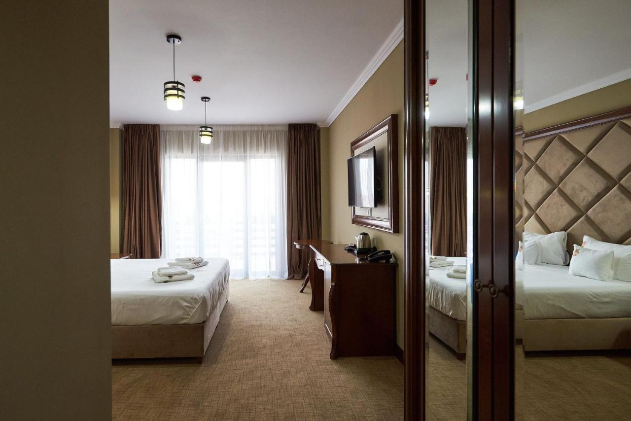 Hotel Adriano Brăila Exteriér fotografie