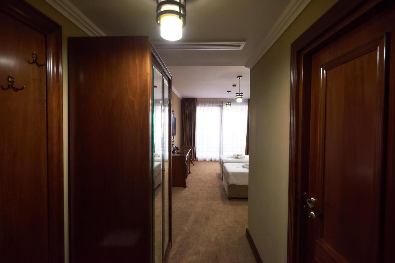Hotel Adriano Brăila Exteriér fotografie