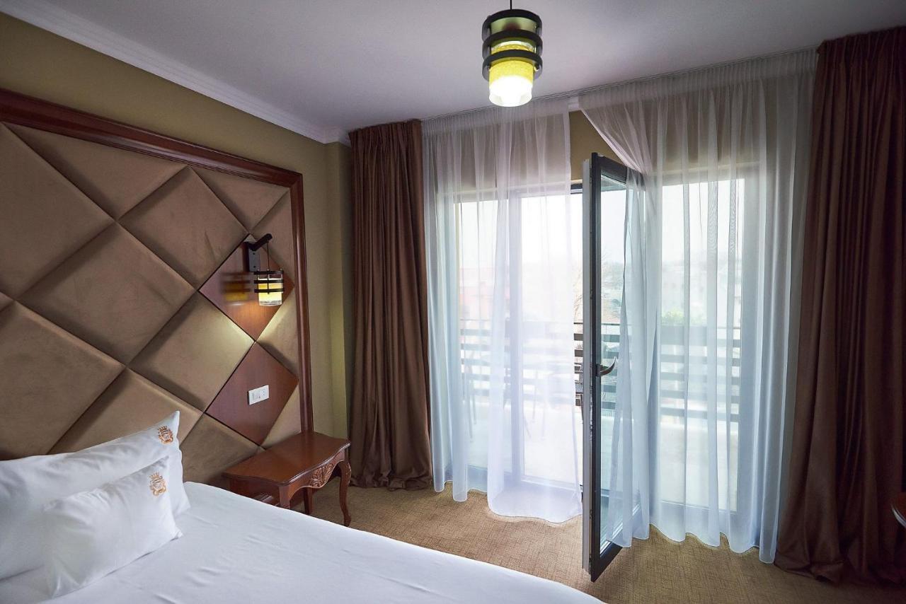 Hotel Adriano Brăila Exteriér fotografie