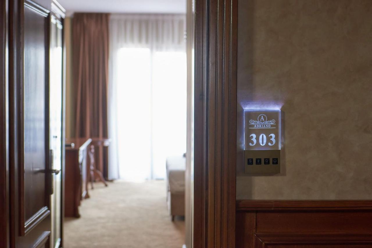 Hotel Adriano Brăila Exteriér fotografie