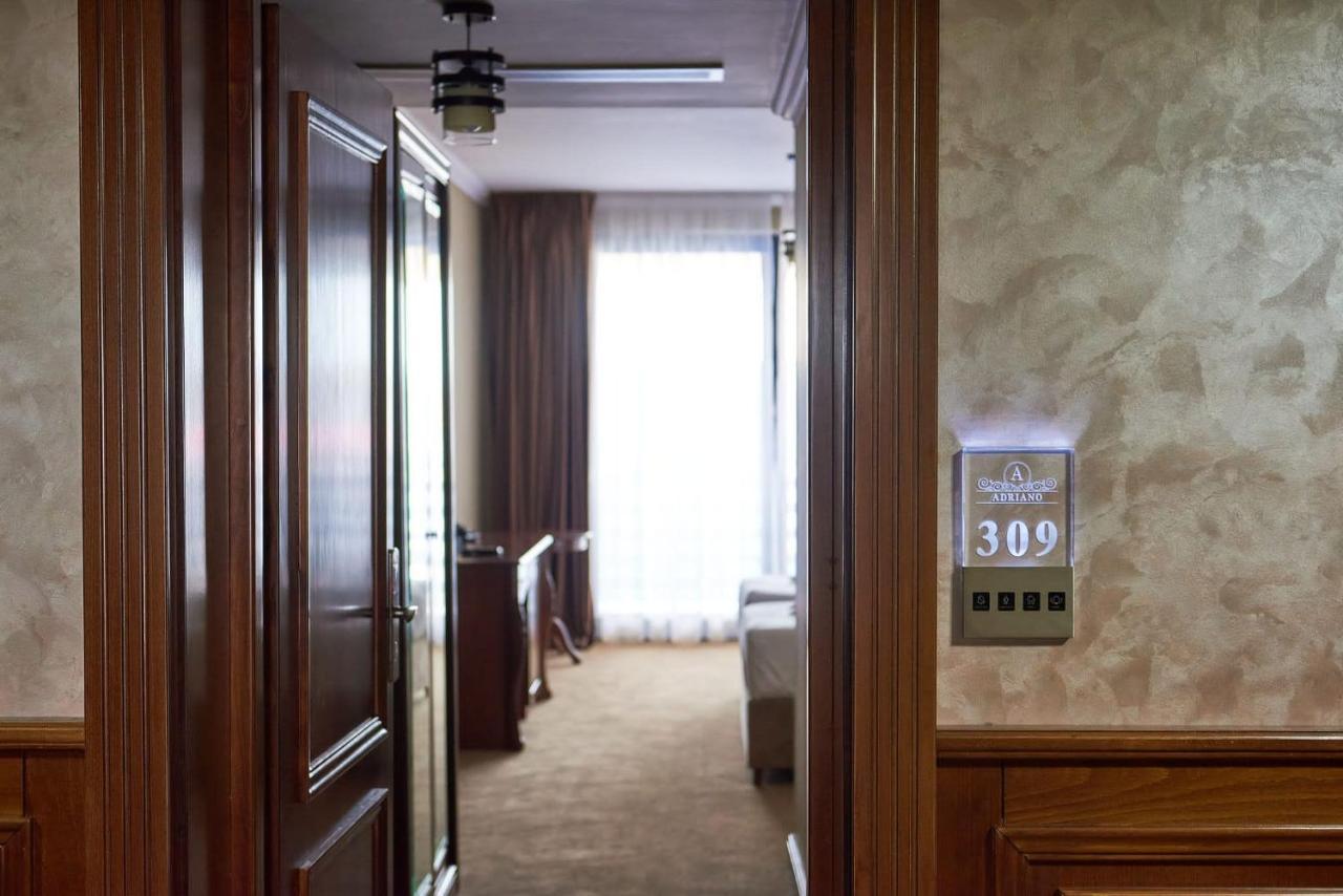 Hotel Adriano Brăila Exteriér fotografie